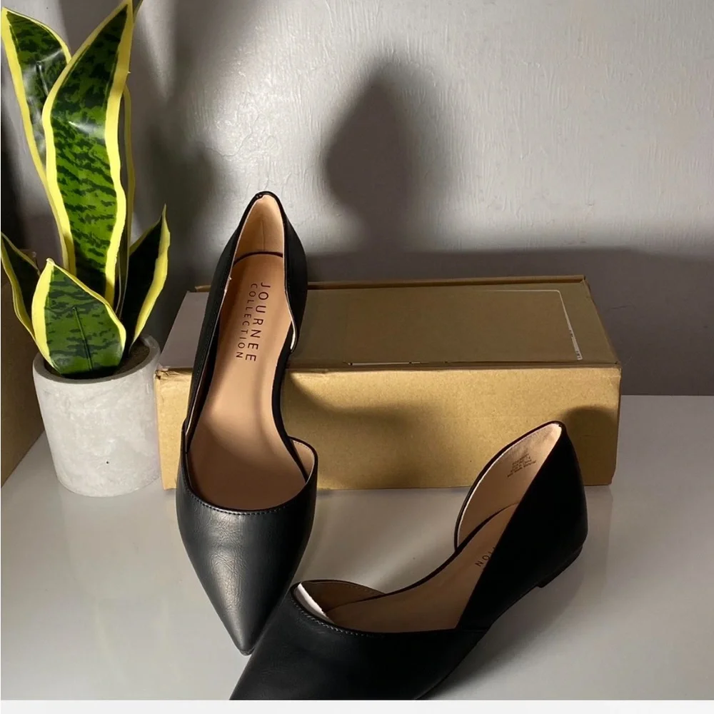 Journee‎ Collection Black Pointed Flats